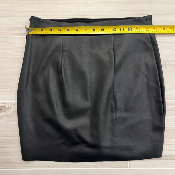 NWT Mini Skirt by Express, Black | Women’s Size 6 - Picture 5 of 6